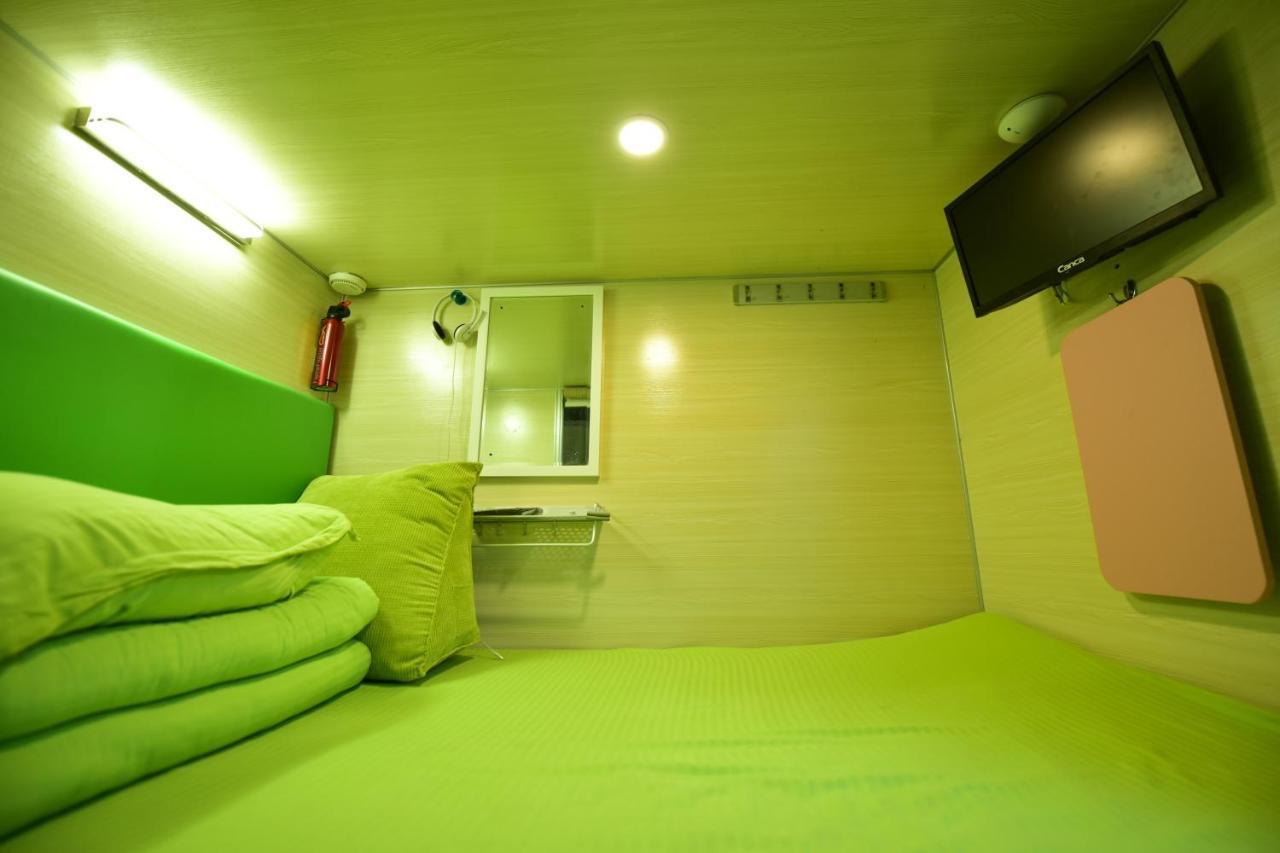 Qingting Space Capsule Hostel Qingdao Esterno foto