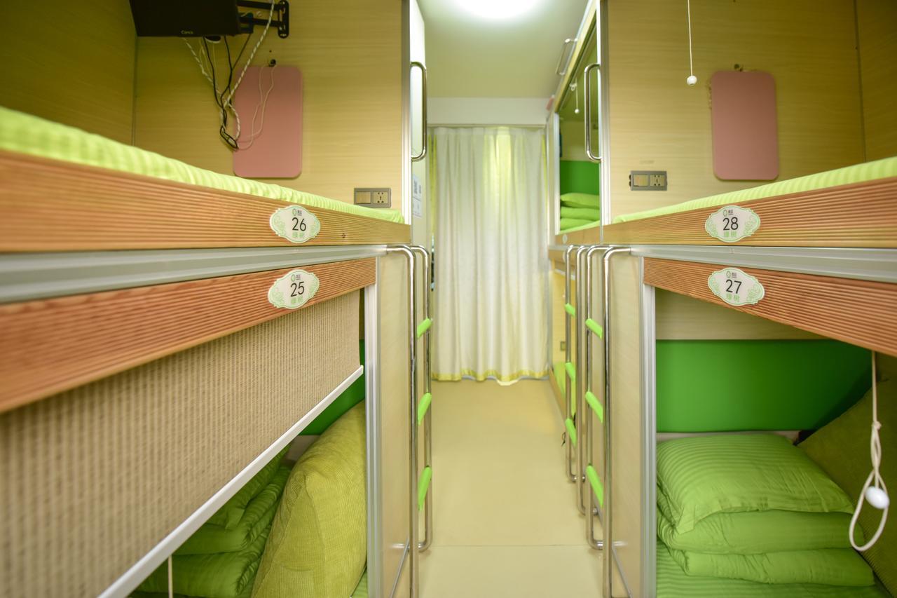 Qingting Space Capsule Hostel Qingdao Esterno foto