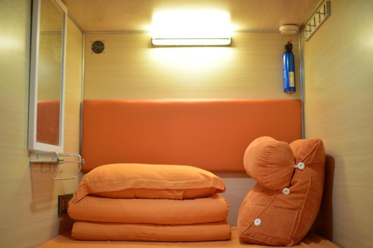 Qingting Space Capsule Hostel Qingdao Esterno foto