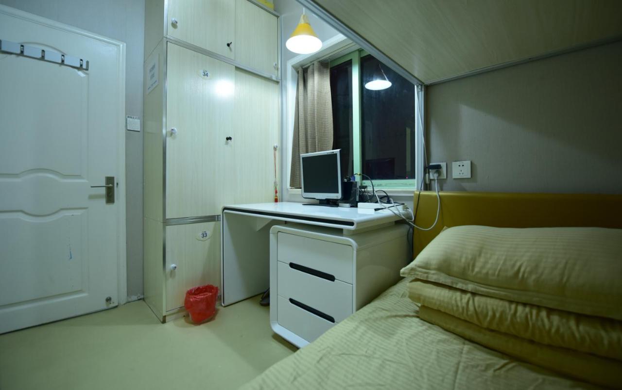 Qingting Space Capsule Hostel Qingdao Esterno foto