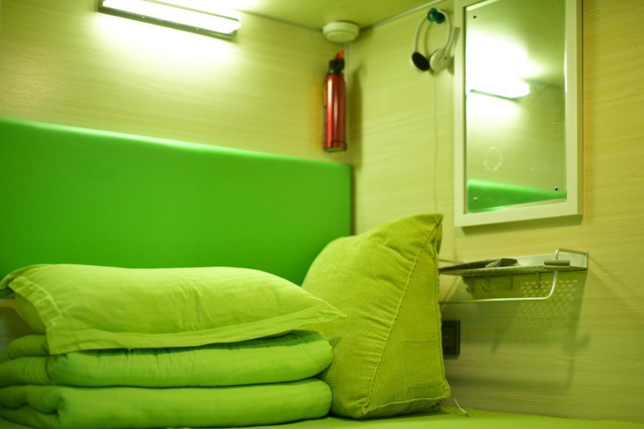 Qingting Space Capsule Hostel Qingdao Esterno foto